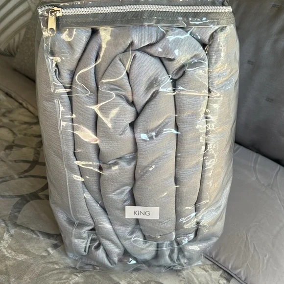 Hotel Collection King Coverlet Quilted - Luxury - NWT